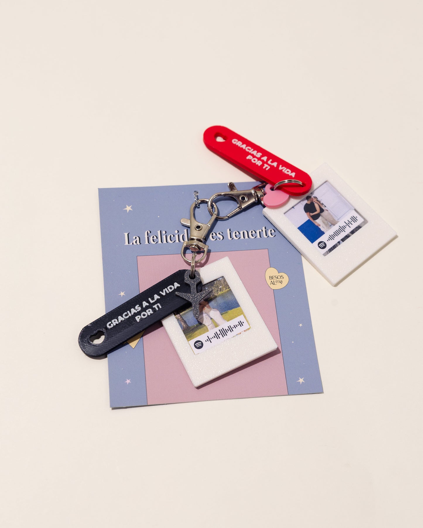 DOS AMULETOS DE RECUERDOS  - LLAVEROS PERSONALIZADOS CON FOTO